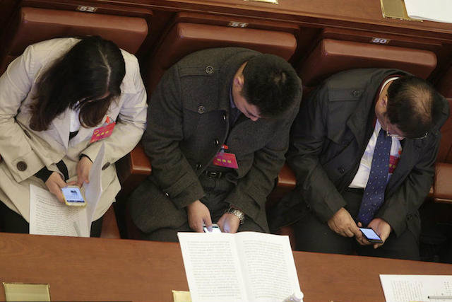 จีนออกกฎห้ามเล่นสมาร์ทโฟน