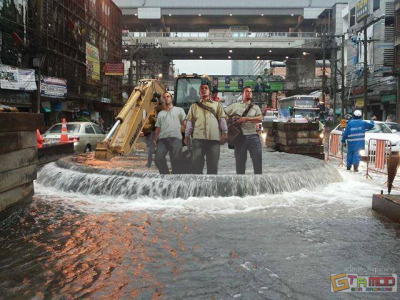 ท่อแตก