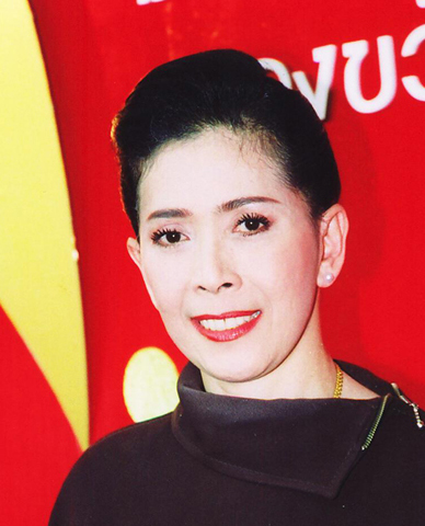 ปวีณา หงสกุล