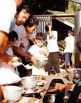 ประเพณีทำบุญกลางบ้าน