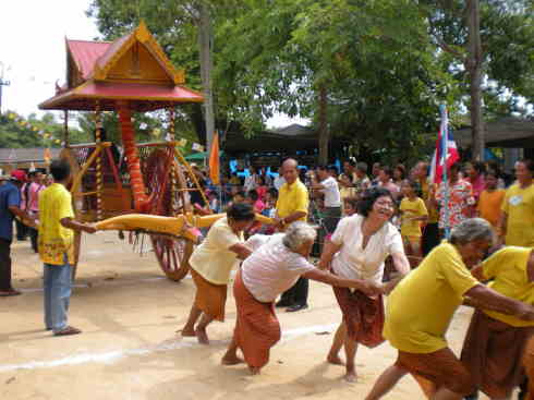 ประเพณีชักพระบาท