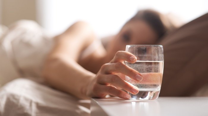 8 สัญญาณเตือนว่าคุณกำลัง “ดื่มน้ำน้อยเกินไป”
