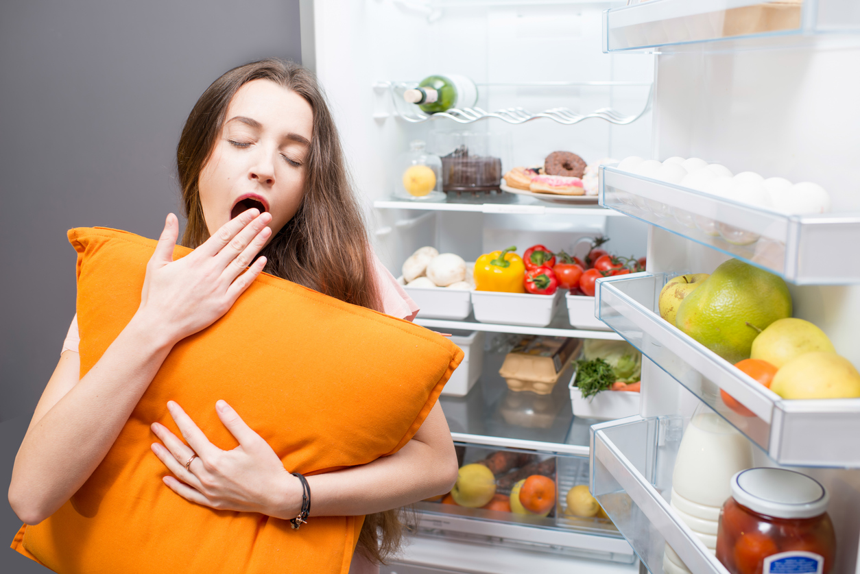มื้อดึกควรกินอะไร? อาหารอยู่ท้องแถมไม่อ้วนสำหรับคนนอนดึก