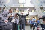 บรรยากาศ Apple Store วันแรกของการเปิดขาย iPhone 6