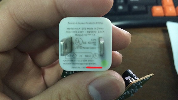 เงิบ!!! ซื้อ iPhone เครื่องศูนย์ แต่ได้ที่ชาร์จปลอม