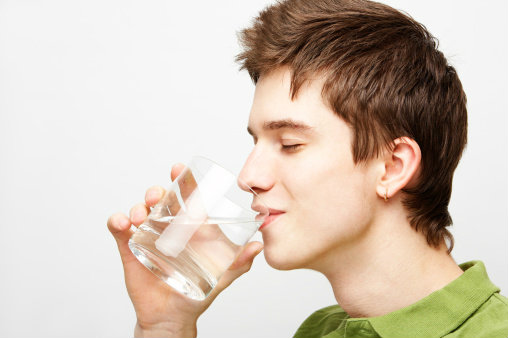 ผู้ชายสุขภาพดี เริ่มต้นที่การดื่มน้ำ