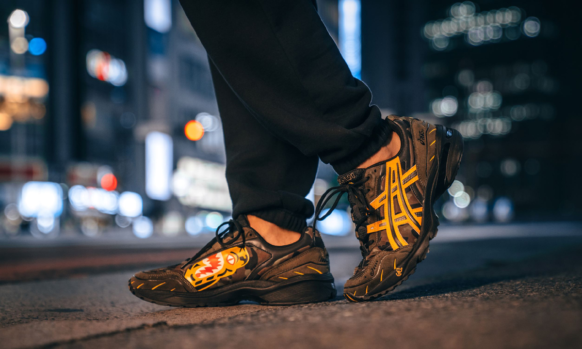 A BATHING APE® × ASICS GEL-1090™ อวดโฉมสนีกเกอร์สายสตรีทสุดเท่