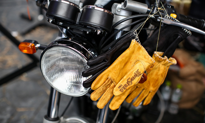 แต่งตัวยังไงให้หล่อบนมอเตอร์ไซค์คลาสสิคคันโปรด ?