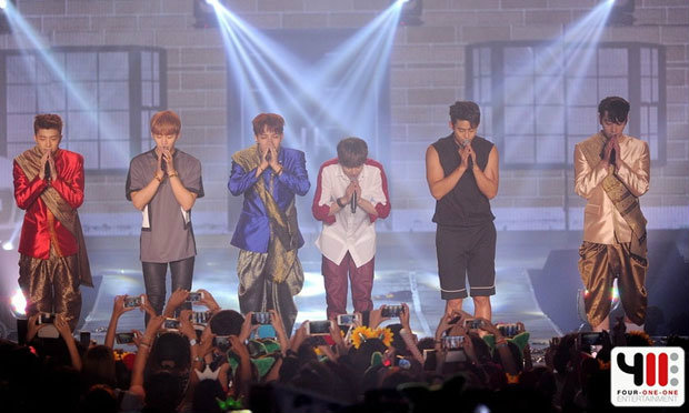 แฟนมีตติ้งยิ่งใหญ่ดุจคอนเสิร์ต 2PM จัดหนักชุดไทยเต็มยศ พาแฟนฟิน!