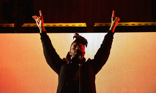 The Weeknd  มาแรง!!! ยึดอันดับ 1 และ 2 Billboard hot 100 จากจัสติน บีเบอร์