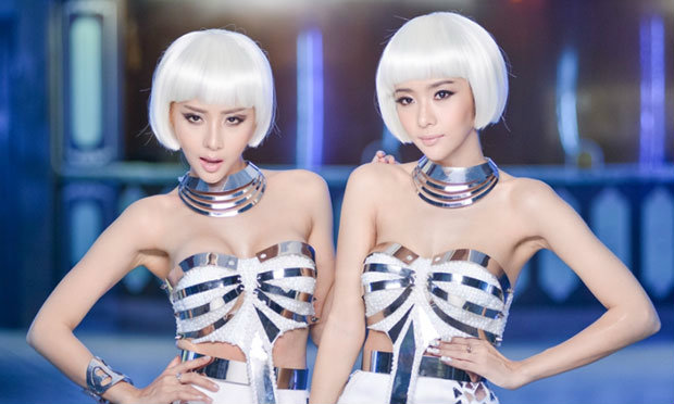 วงไม่แตกนะจ๊ะ “เนโกะ จัมพ์” จัดเน้นๆ ร้อนฉ่าทุกองศาในเอ็มวี “Show Me Please”