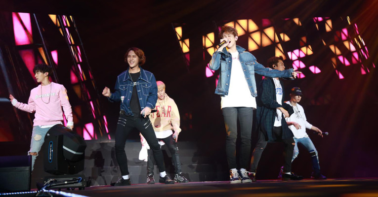 ย้อนภาพความทรงจำจากคอนเสิร์ตสุดพิเศษ \