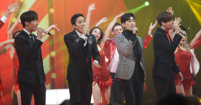 ไมค์ พิรัชต์-อันแจยอน-จุงอิลวู และจางฮั่น ร้องเพลงฉลองตรุษจีนงาน Spring Festival Gala 2016