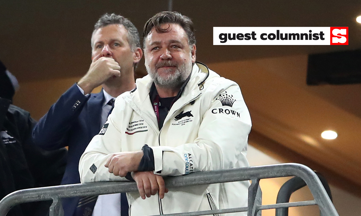 สัญลักษณ์รูปกระต่ายที่ติดตัว Russell Crowe อยู่เสมอ และ Leeds United เกี่ยวข้องอะไรกับเขา