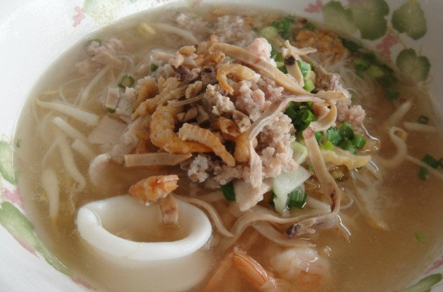 ร้านอาหารอร่อย ร้านก๋วยเตี๋ยวบ้านบึง