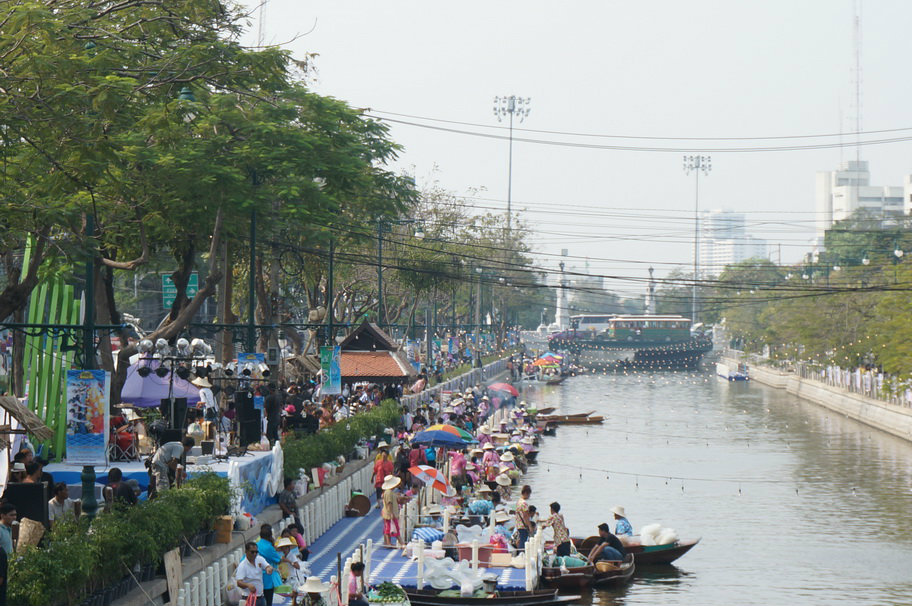เที่ยวแบบย้อนยุค ตลาดงานศิลปะ "คลองผดุงกรุงเกษม"