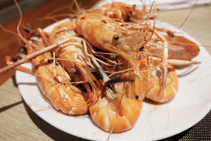 แฟนพันธ์ุแท้กุ้งแม่น้ำห้ามพลาด! บุฟเฟต์กุ้งเผา \