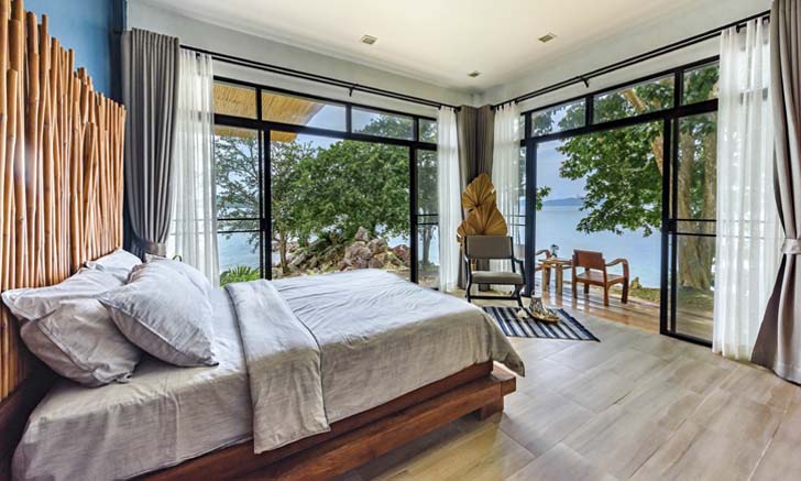 เปิดประสบการณ์ พักผ่อนที่ไพรเวทวิลล่าติดชายหาดของ “ภูริ หิรัญพฤกษ์” บนเกาะนาคาน้อย