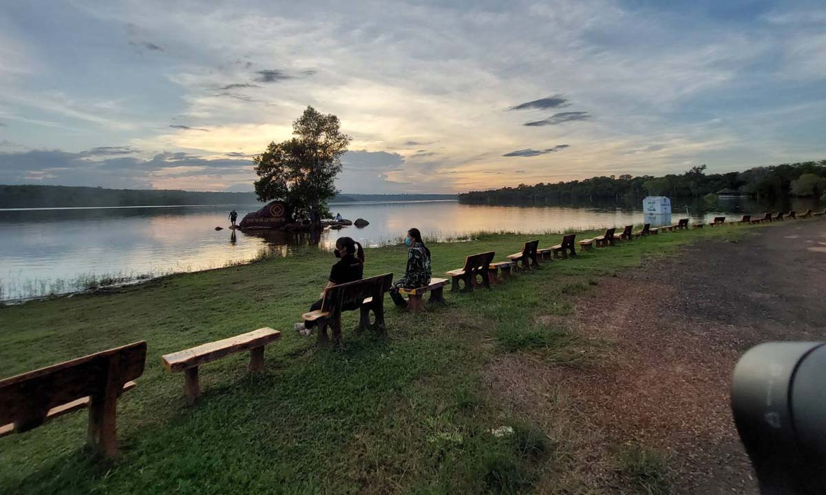 หาดชมตะวัน แหล่งท่องเที่ยวลับเมืองโคราช ชมหมอกบางๆ ในยามเช้าเหนือผิวน้ำ