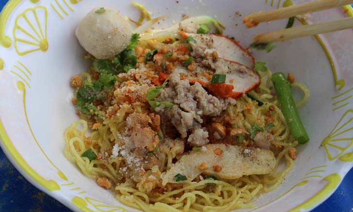 ก๋วยเตี๋ยวหมูโบราณ 10 บาท อิ่มคุ้มราคานี้ยังมีอยู่จริง!