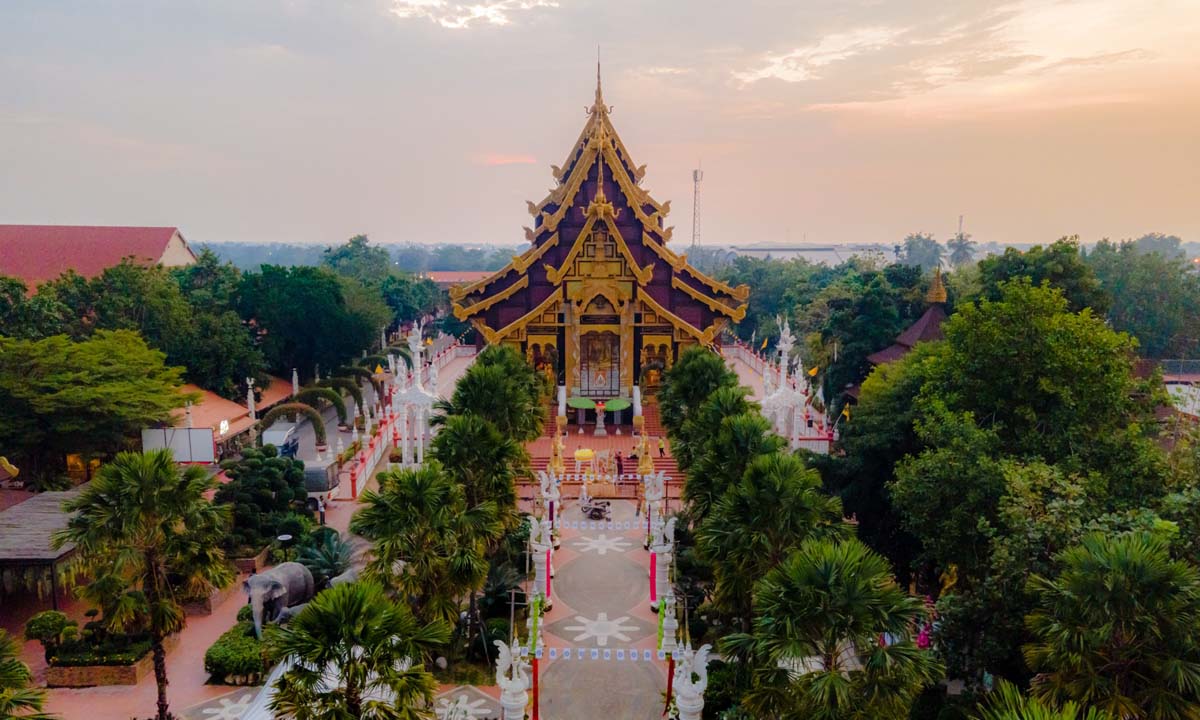 ทำความรู้จักวัดท่าไม้ เป้าหมายในการบวชไฮโซปอและโรเบิร์ต