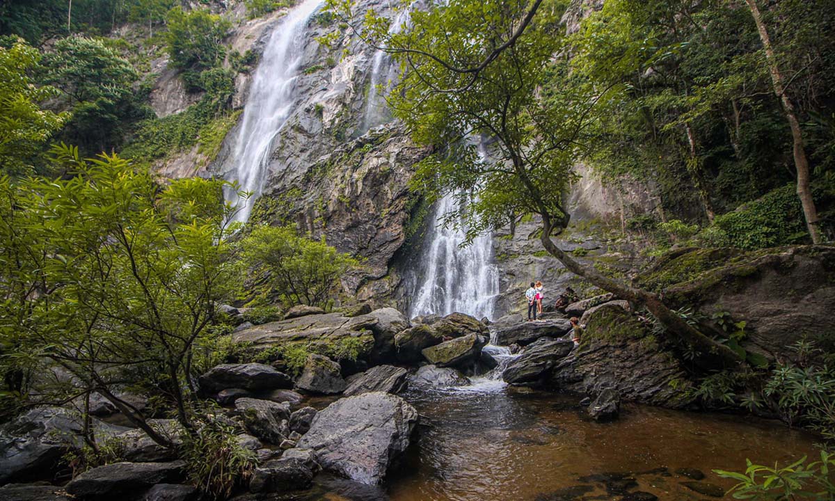 เที่ยวน้ำตกหน้าฝนอย่างไรให้ปลอดภัย?