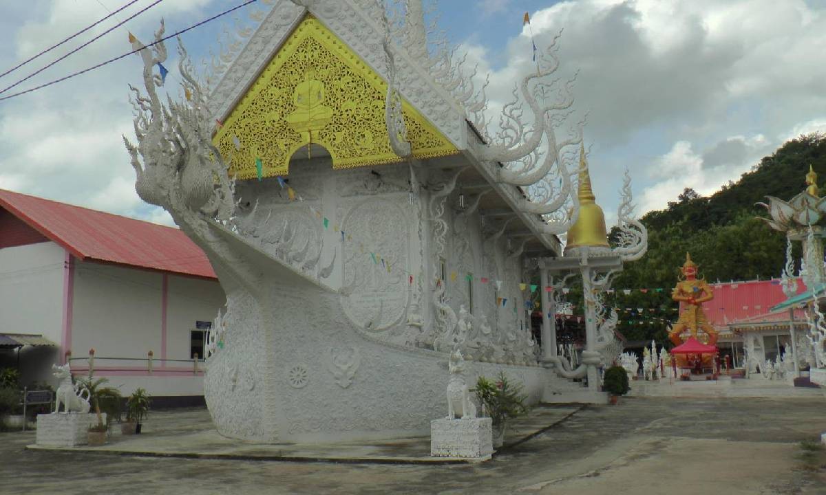 สำนักสงฆ์วังเตาราง สร้างวิหารบนเรือสุพรรณหงส์ สวยงามราวกับภาพในวรรณคดี