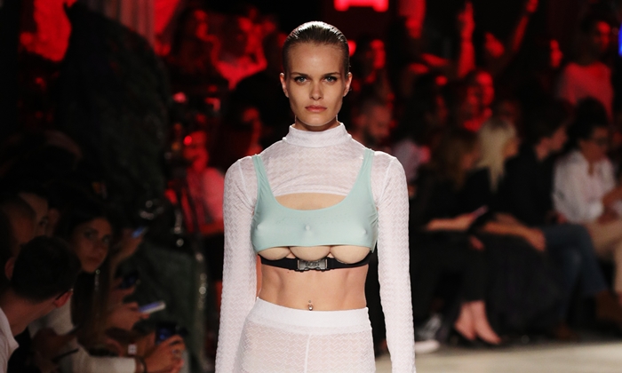 จัดไปเลย! “นม 3 เต้า” บนแฟชั่นโชว์ Milan Fashion Week 2018