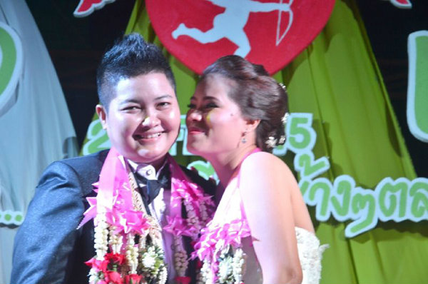 ชื่นมื่น หญิงแต่งหญิงคู่แรกของเมืองกาญจน์ หลังคบหานาน 9 ปี